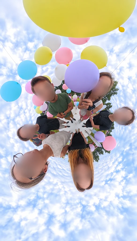 360° Tiny Planet – renginio akimirka, veidai paslėpti