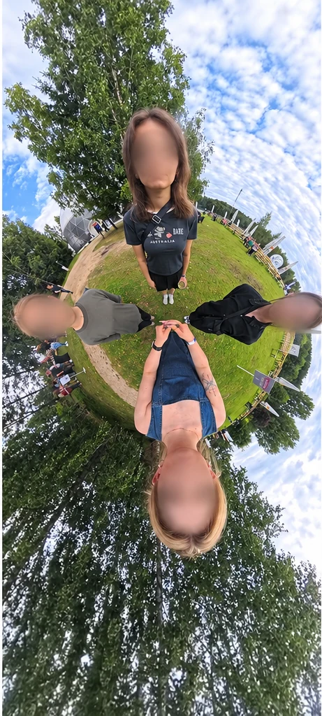 360° Tiny Planet – renginio akimirka, veidai paslėpti
